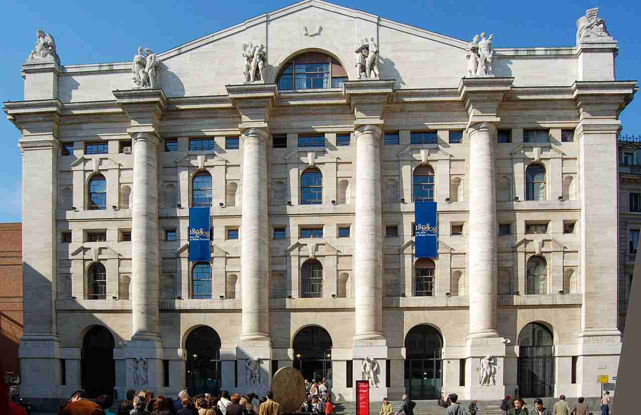edificio facciata borsa di Milano
