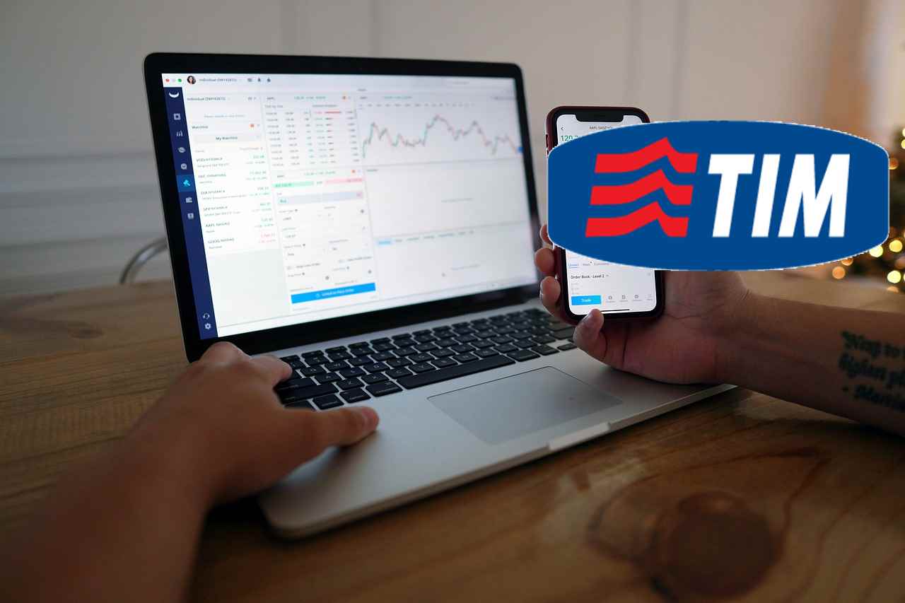 Desktop del trader e logo TIM