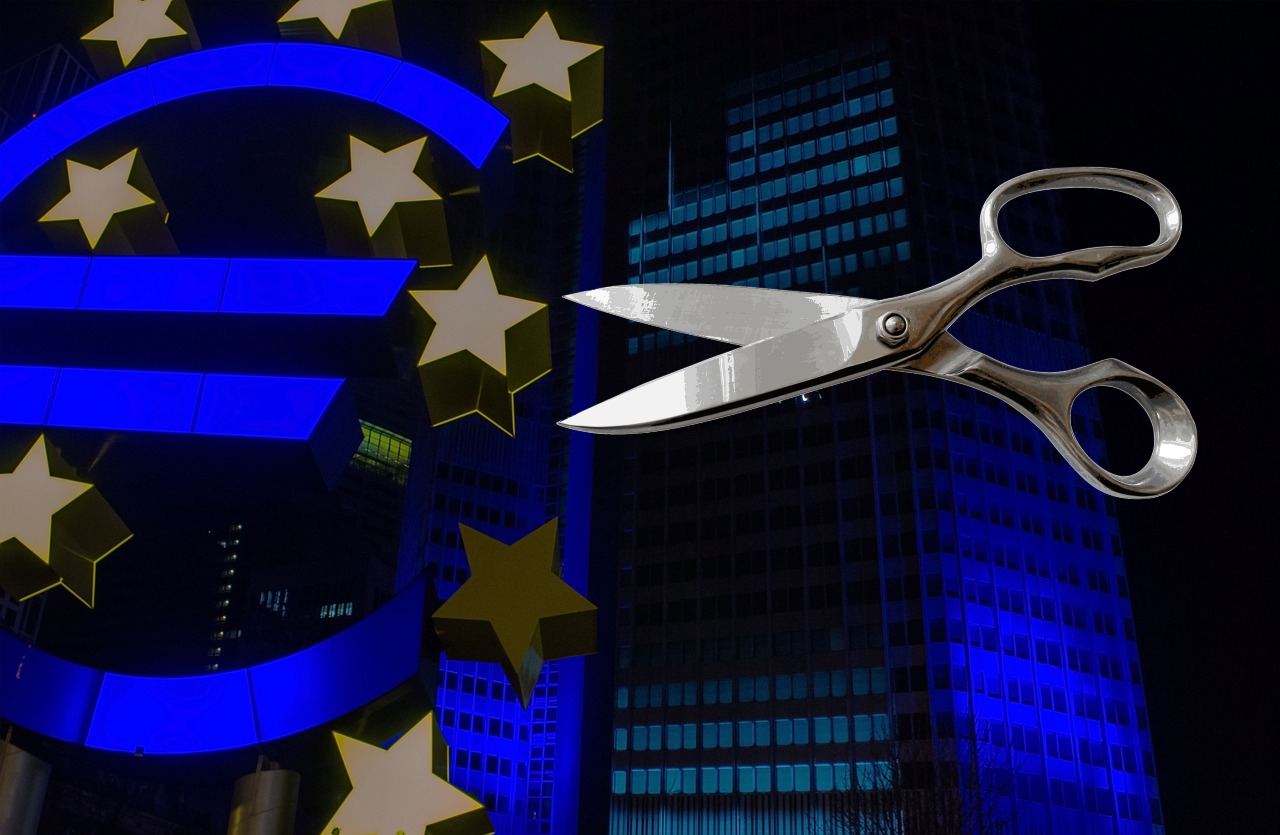 logo della BCE con forbici stilizzate