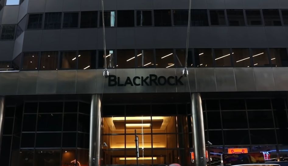 scritta BlackRock su ingresso di uno dei palazzi sede della società