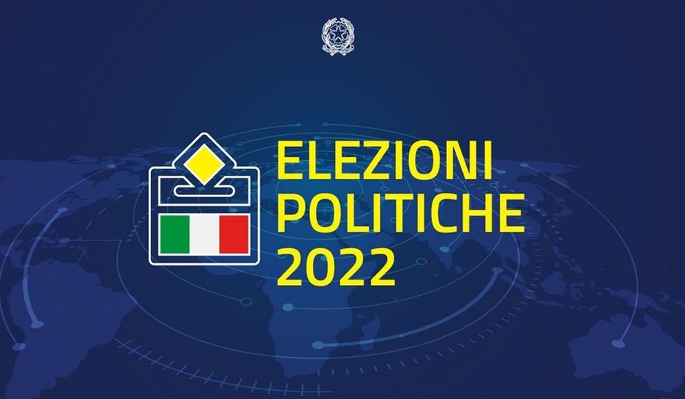 testo con scritta Elezioni politiche 2022 su sfondo blu
