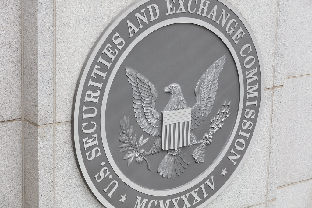 stemma della SEC scolpito su pietra