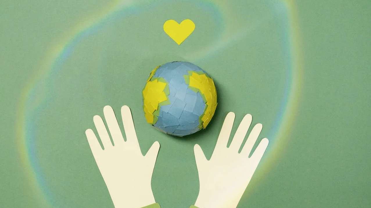 uno sfondo verde con il disegno di due mani proiettate verso il globo terrestre e un cuore