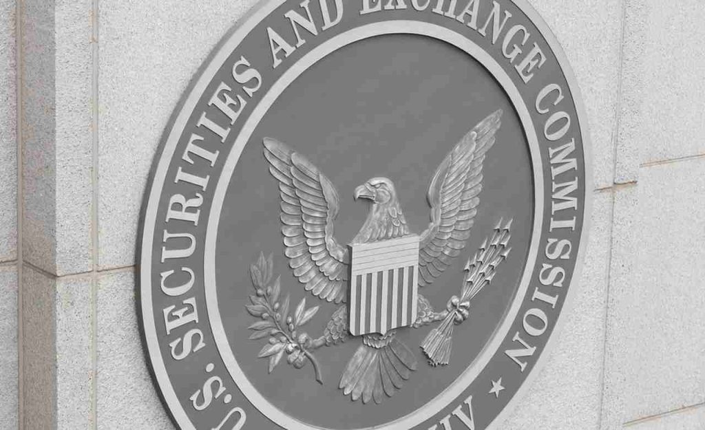 stemma della SEC scolpito su pietra