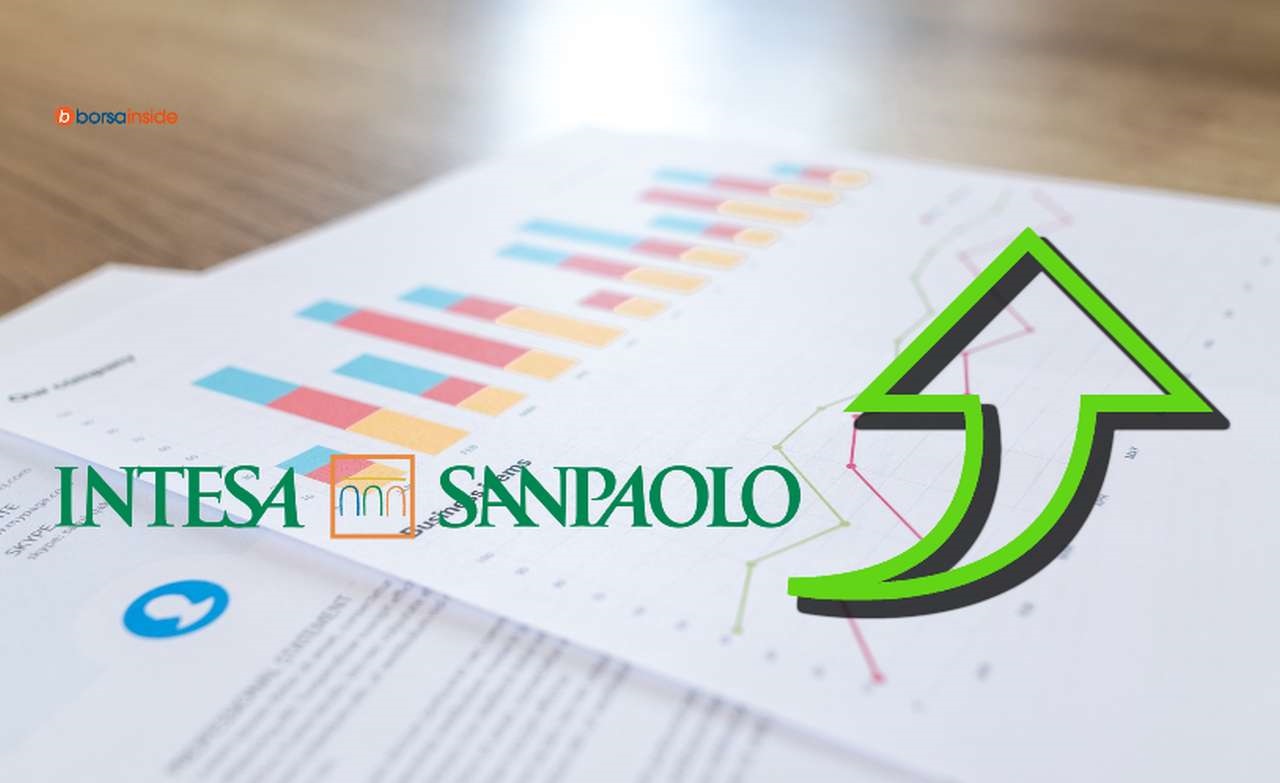 logo di Intesa Sanpaolo con una freccia e alcuni grafici nello sfondo