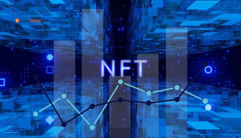 un grafico che indica l'andamento del mercato in un contesto astratto in toni di blu con la scritta NFT al centro