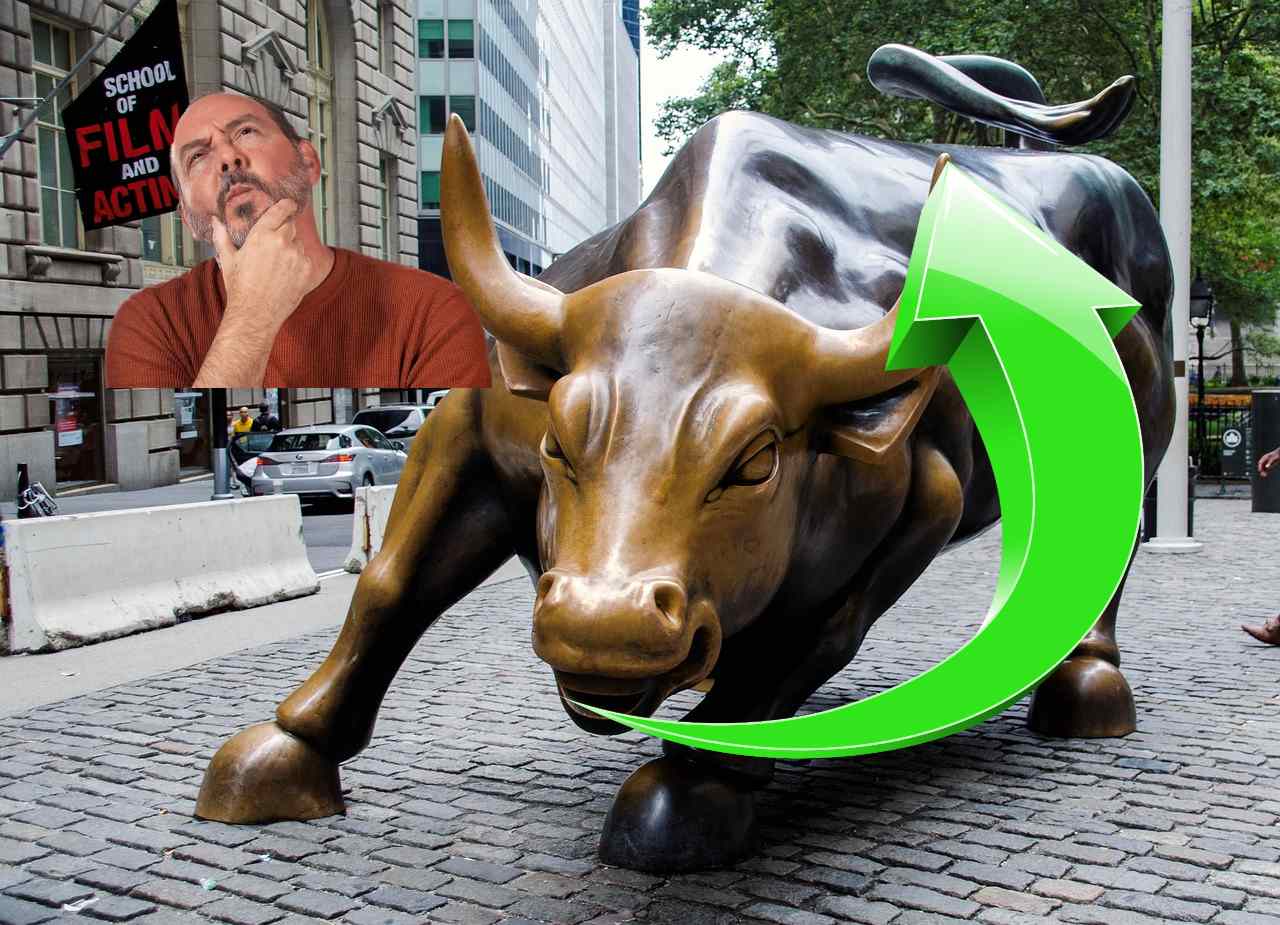 toro di Wall Street e trader che pensa