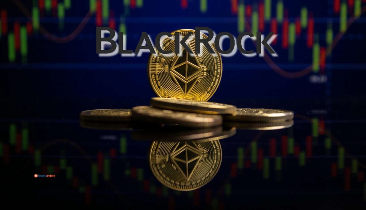 un grafico con l'andamento dei prezzi, una moneta di Ethereum al centro e il logo di BlackRock in sovrimpressione