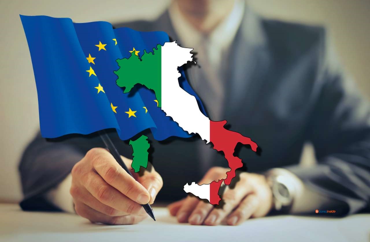 il busto di un uomo in giacca e cravatta che appone una firma, con in sovrimpressione la bandiera dell'Italia racchiusa nei confini dello Stato e quella dell'Ue