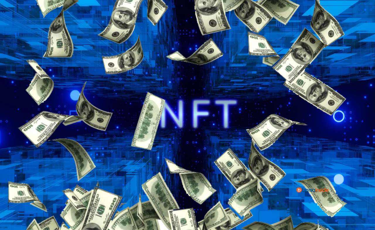 La scritta NFT al centro di uno sfondo blu con una pioggia di banconote