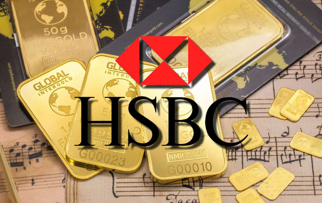 alcune placche di oro fisico sparpagliate su un piano e il logo di HSBC in grande al centro in sovrimpressione
