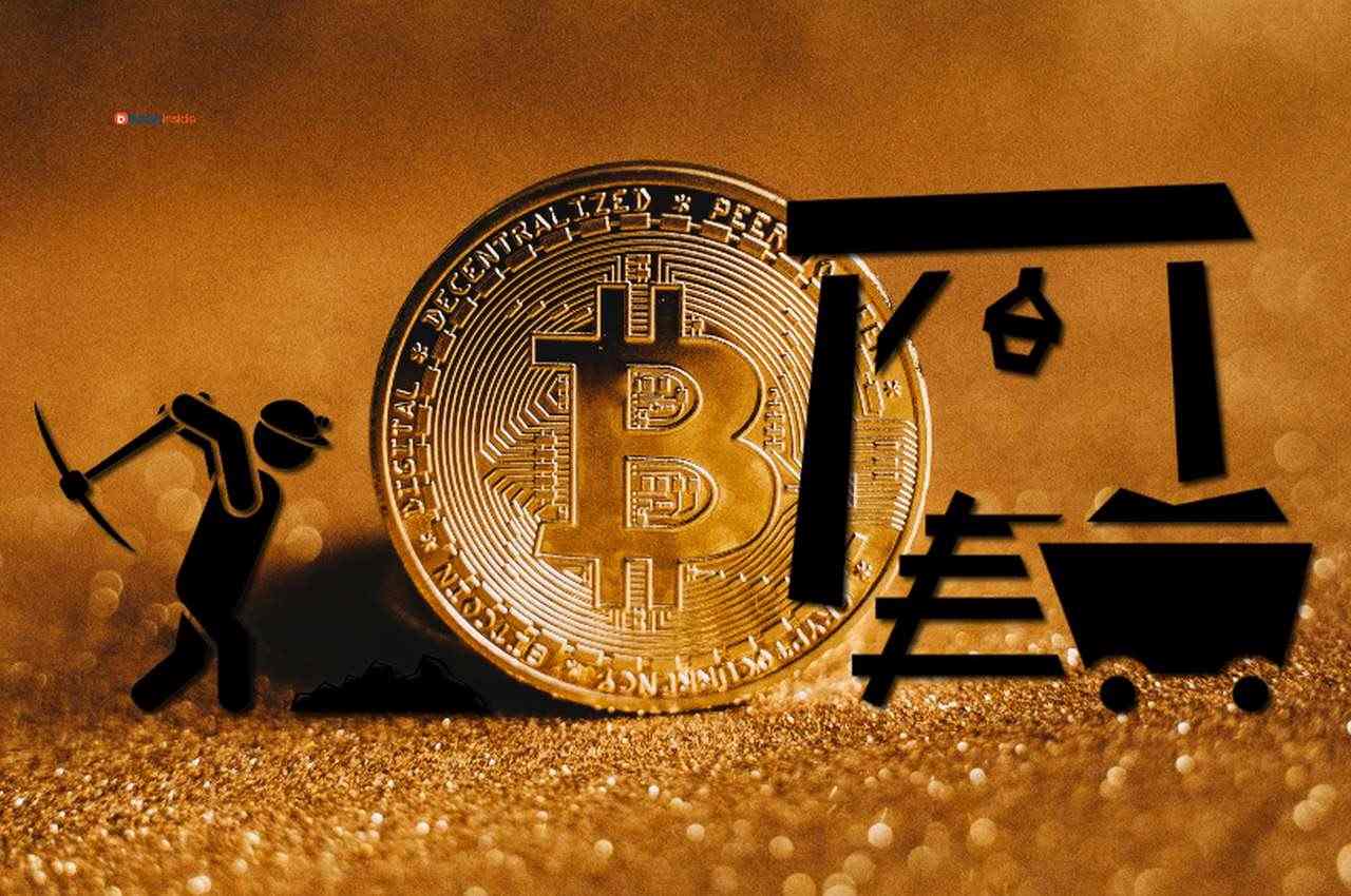 una moneta di Bitcoin posata di taglio su una superficie dorata. In sovrimpressione immagini stilizzate di una minera e di un minatore