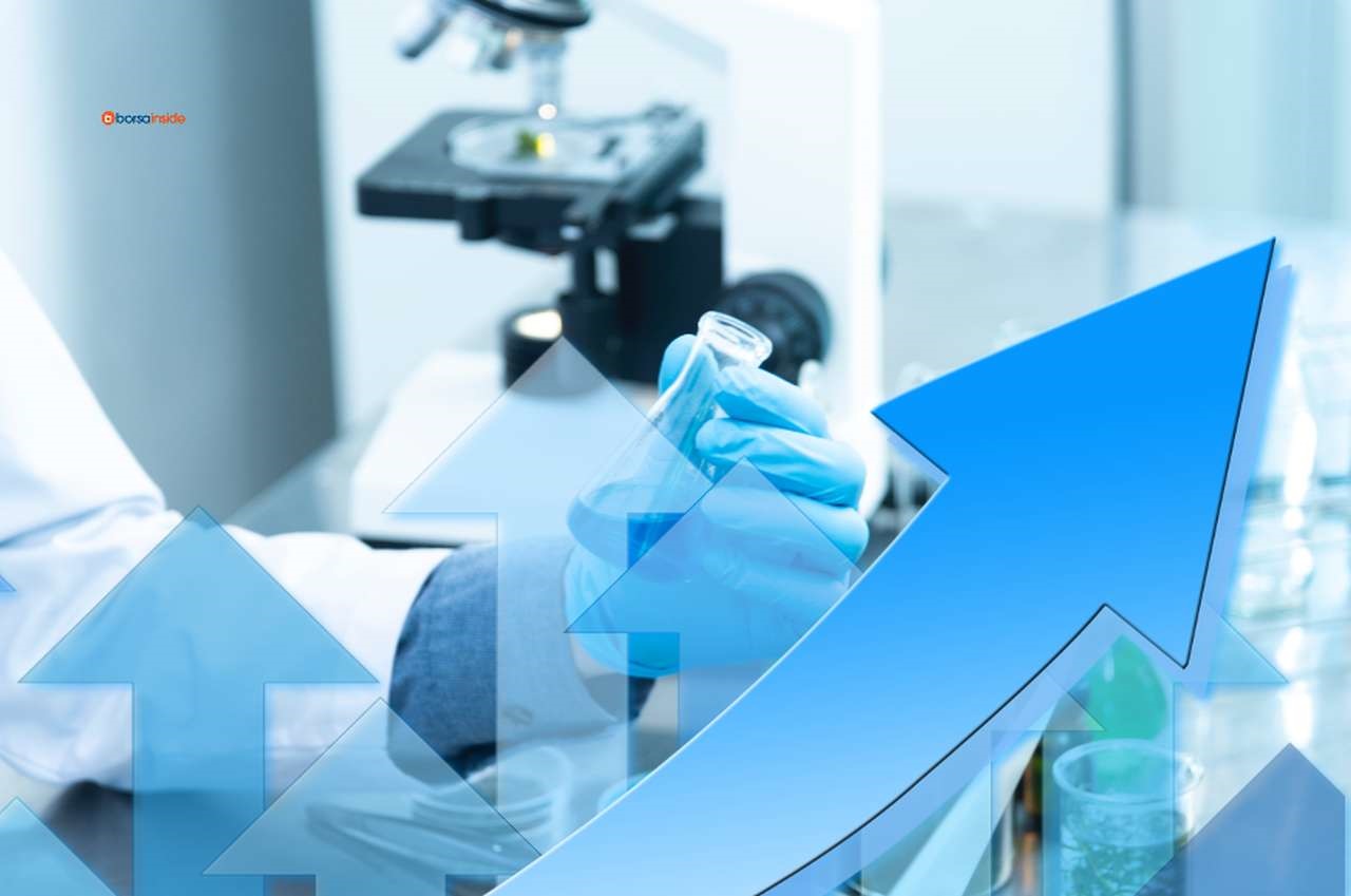 un laboratorio medico e un grafico con diverse frecce in sovrimpressione