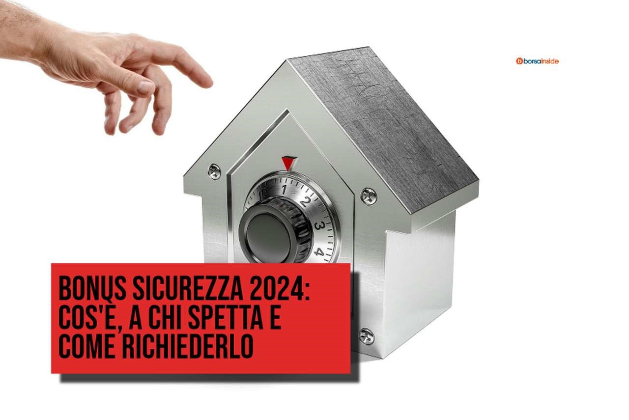 Una cassaforte di metallo a forma di casetta