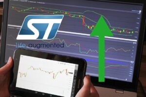 logo di STM su chart di trading