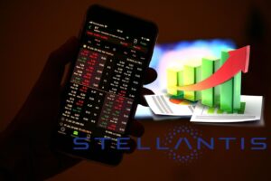 mobile trading e logo di Stellantis