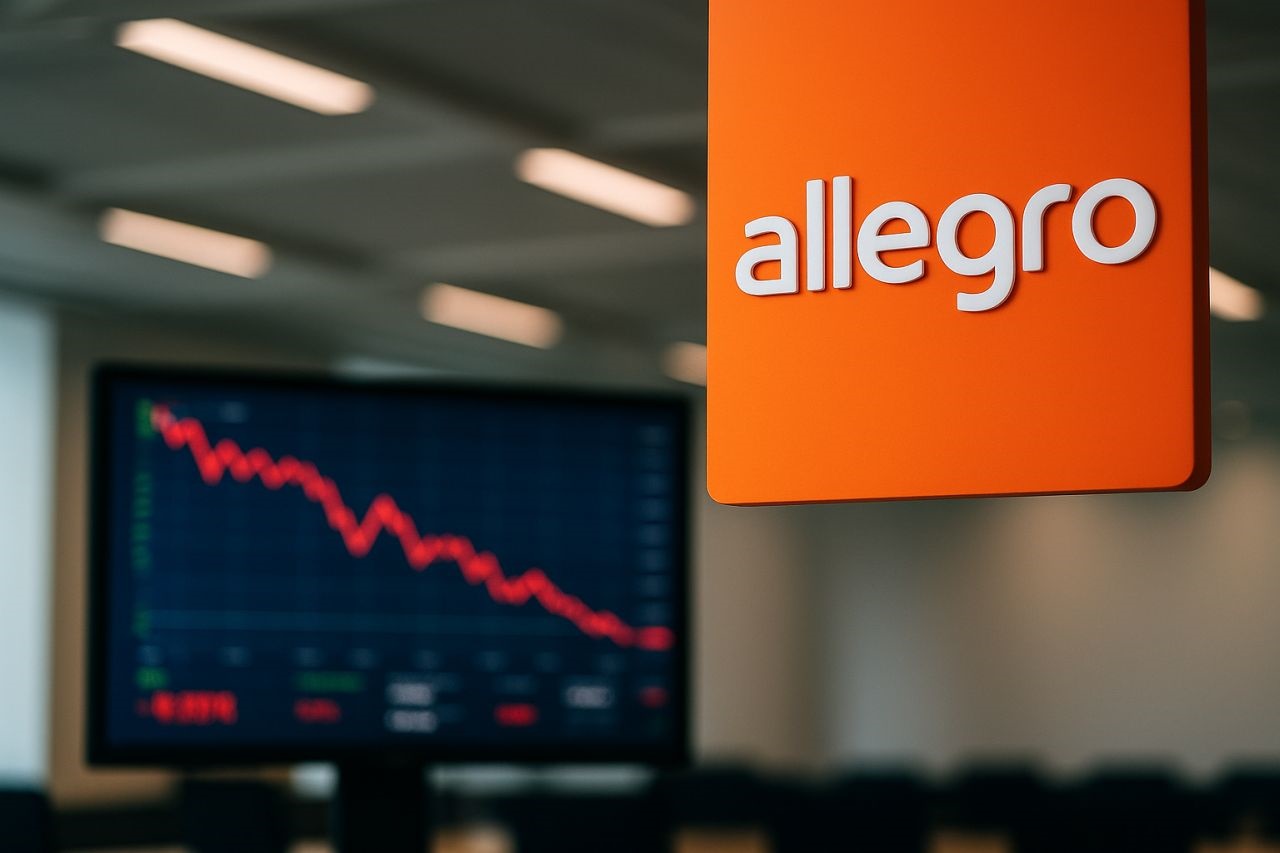 Lo schermo di un pc con dei grafici finanziari e in alto a destra il logo di allegro