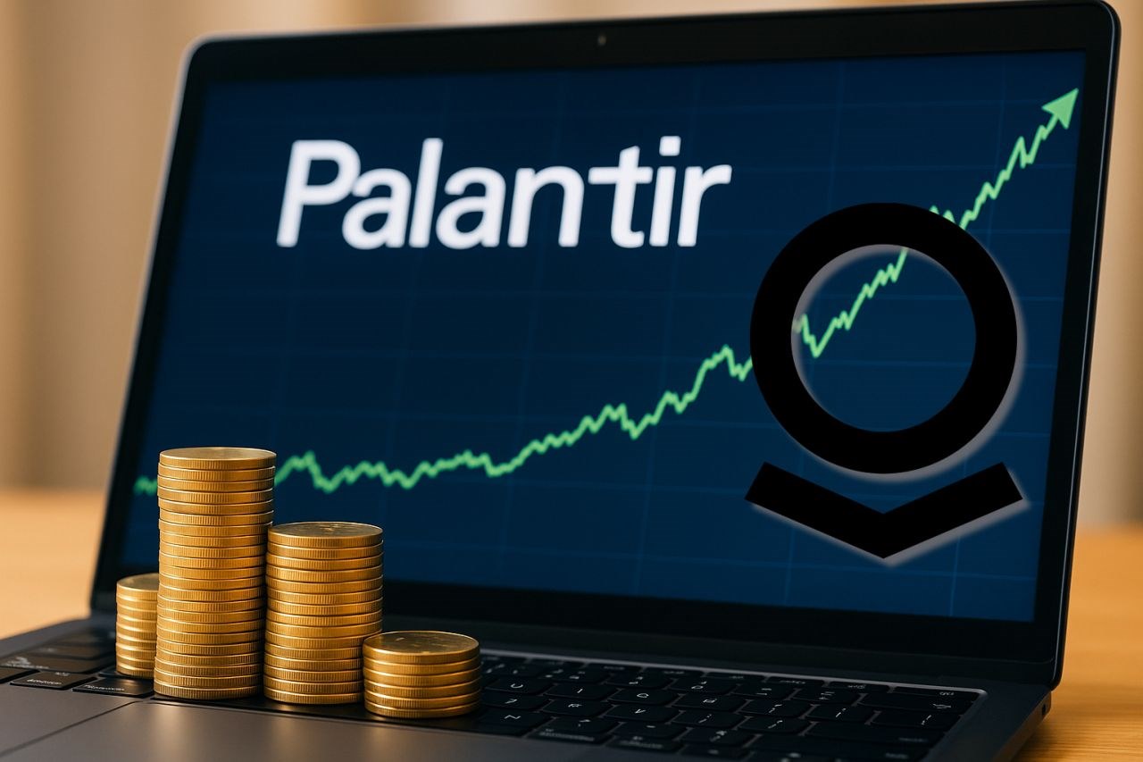 Lo schermo di un laptop con la scritta Palantir e un grafico finanziario. In sovrimpressione il logo di Palantir
