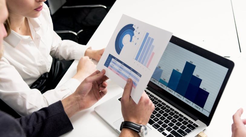 AI Trading vs. Trading Manuale: Confronto e Pro e Contro