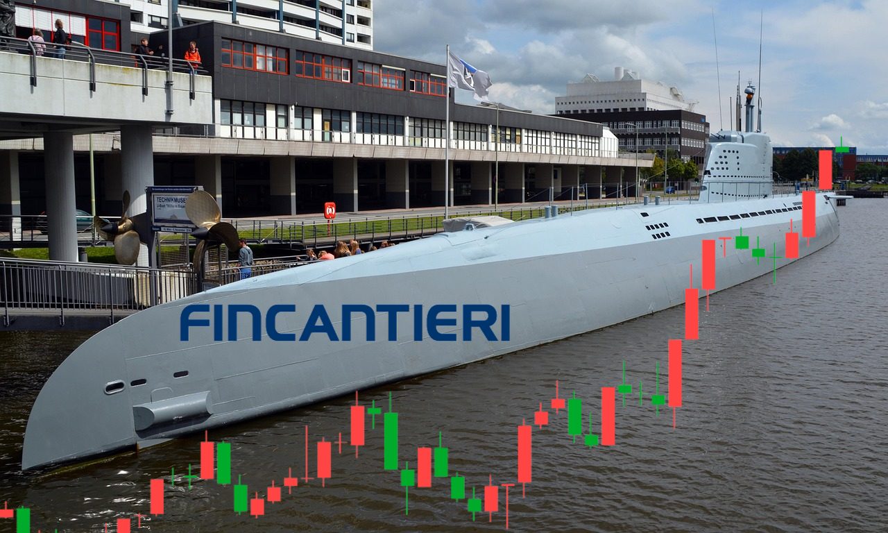 un sottomarino con il logo di Fincantieri