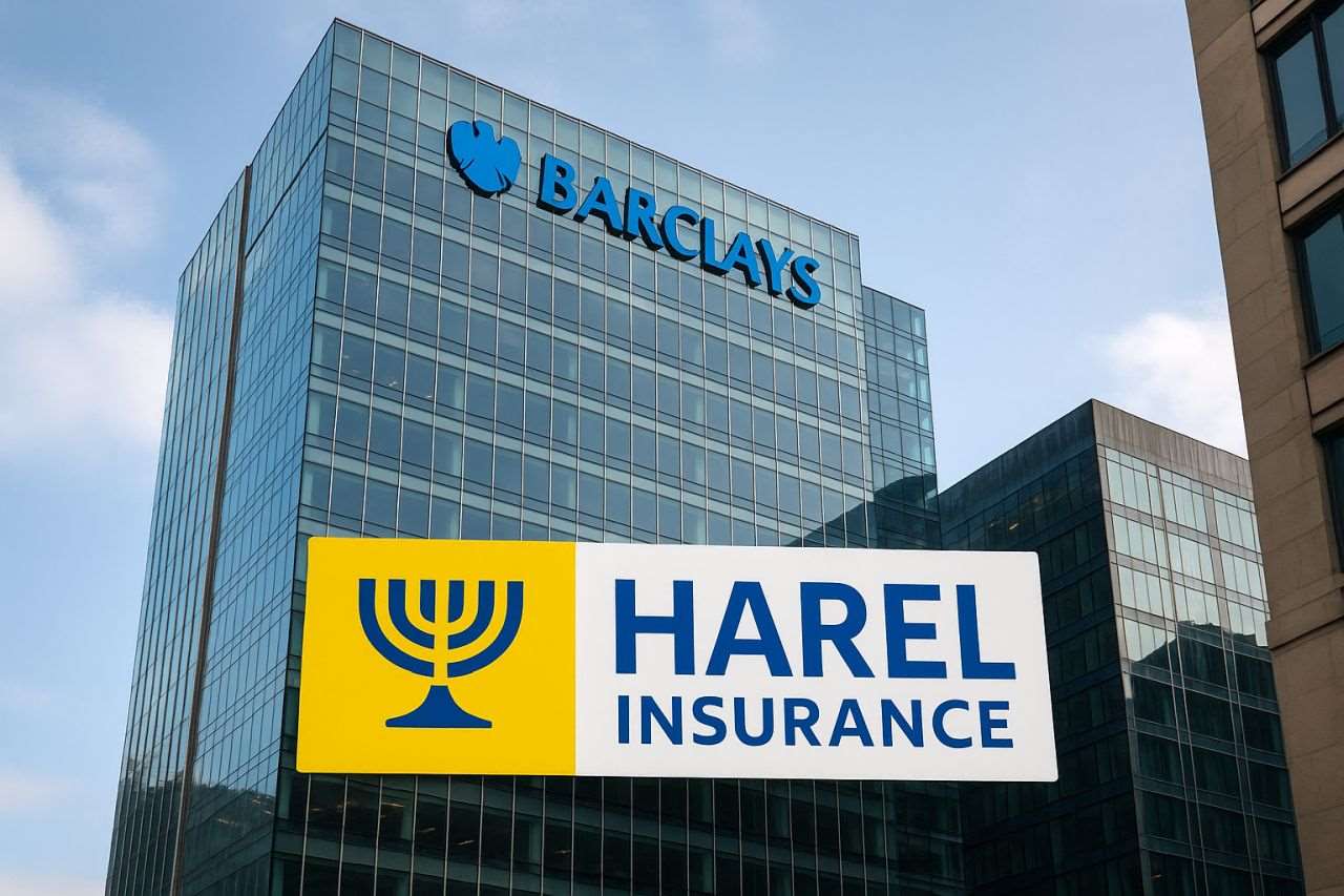 Un edificio moderno con la scritta Barclays in cima. In sovrimpressione il logo di Harel Insurance
