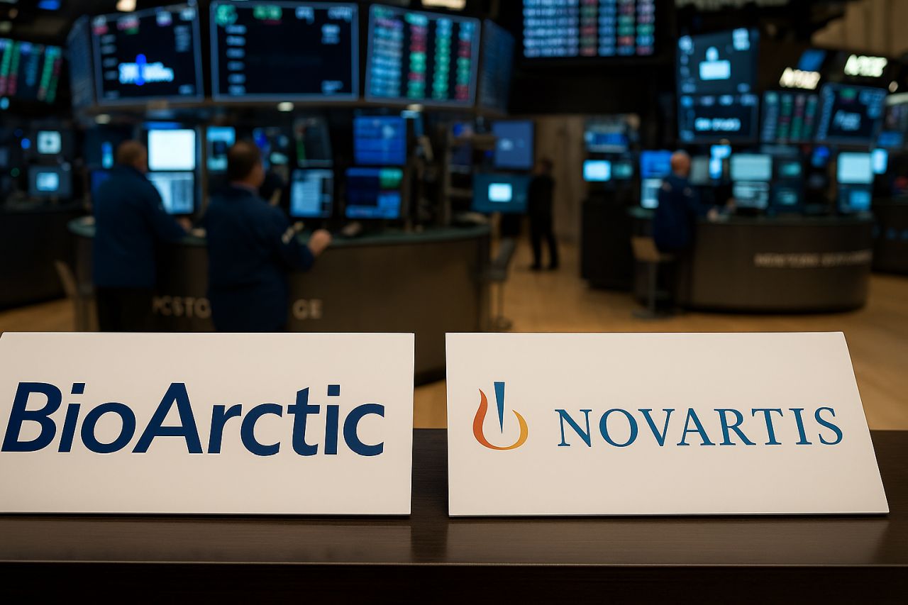 Un cartellino con la scritta BioArtic e uno con quella Novartis in una sala con delle luci sullo sfondo