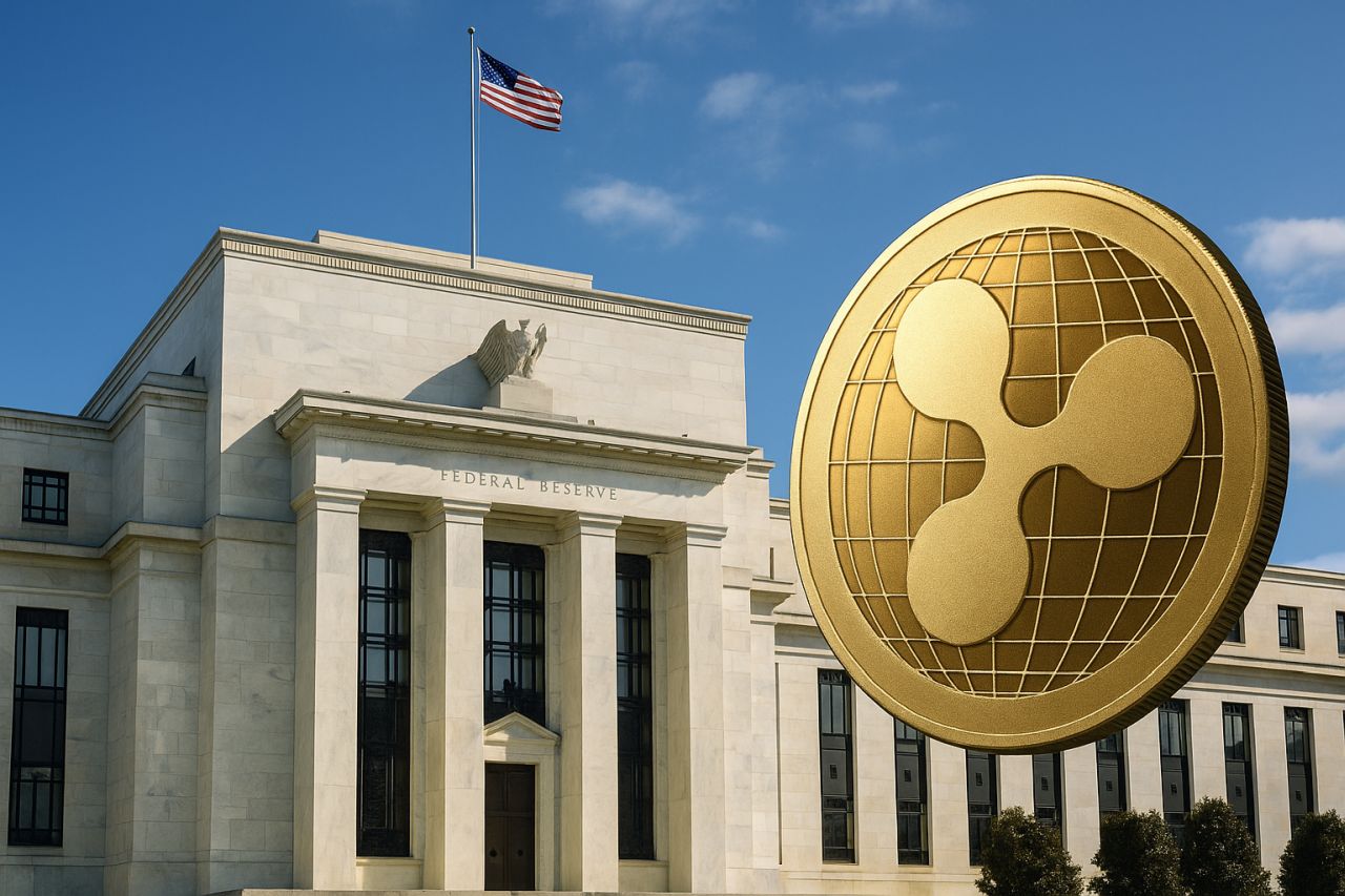 L'edificio della Fed e in grande in sovrimpressione una moneta con il simbolo di XRP