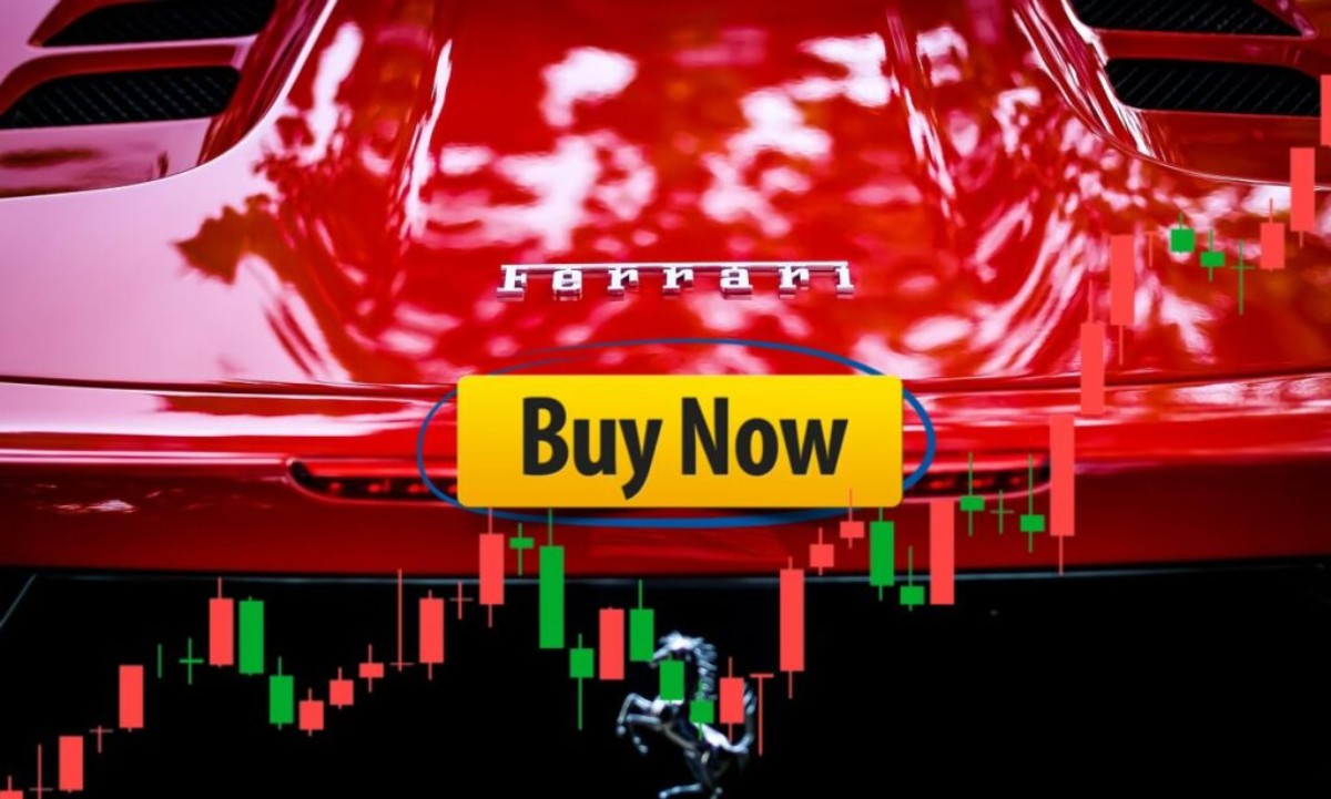 logo Ferrari e tastino "buy"