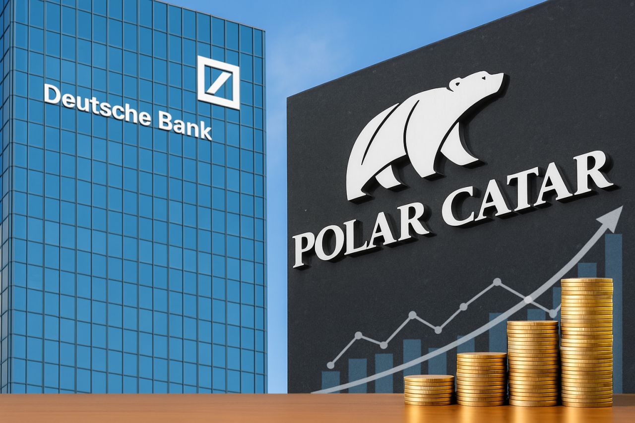 Un palazzo con la scritta Deutsche Bank e uno con la scritta Polar Catar