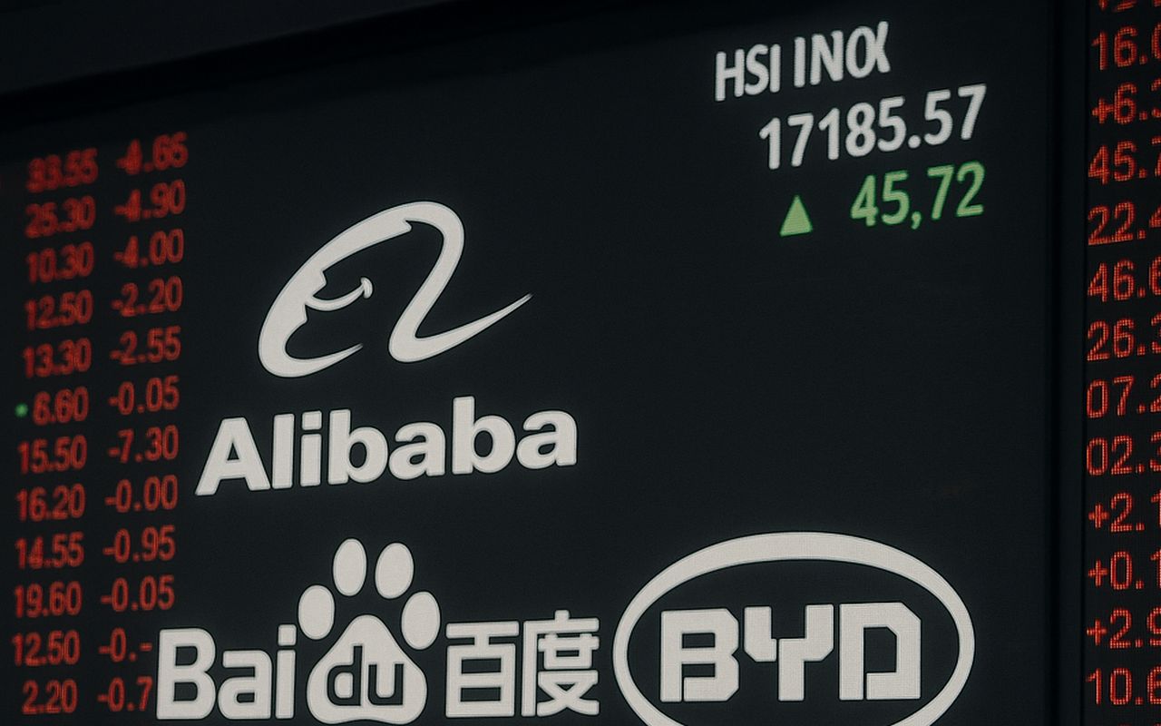 Un tabellone coi loghi di alcuni aziende tech asiatiche