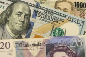 Banconote di dollari e sterline