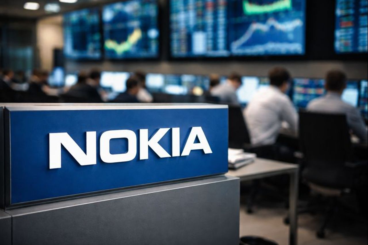 Logo Nokia in primo piano in una sala di Borsa con diversi schermi con grafici finanziari