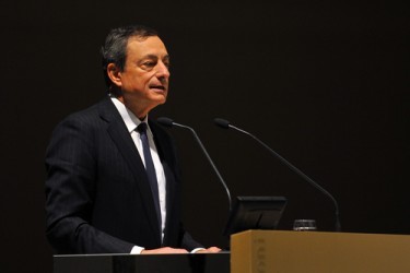 Draghi: Ripresa a rischio, possibile acquisto titoli di Stato