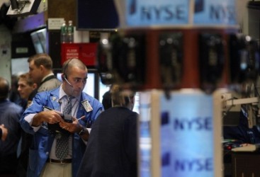 Wall Street contrastata a metà seduta, Dow Jones sotto la parità