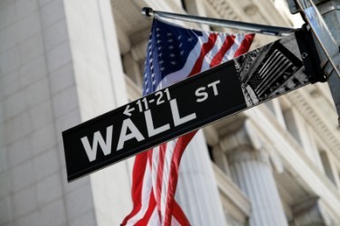 Wall Street resta in rosso, Nasdaq pesante