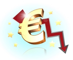 Euro a picco dopo Draghi, minimi da 11 anni sotto 1,14 dollari