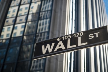 Wall Street chiude in calo, forti vendite sui titoli biotech