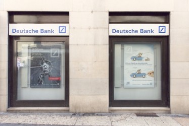 Deutsche Bank annuncia perdita record, dividendo a rischio
