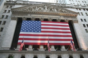 Wall Street apre positiva con utili e M&A