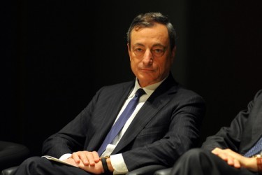 Draghi prende tempo, BCE rimanda decisioni a dicembre