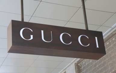 Lusso: Kering vola alla borsa di Parigi grazie a Gucci