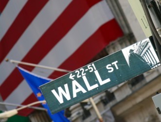 Wall Street chiude debole, vendite sulle banche