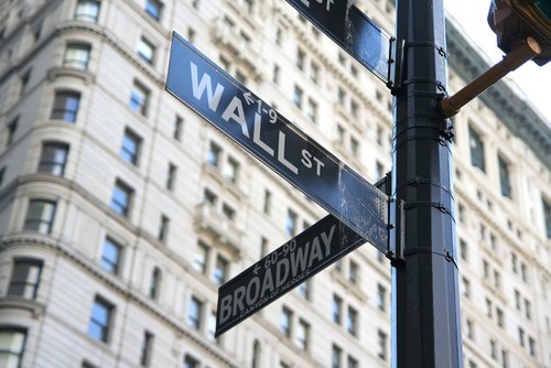 Wall Street apre a nuovi massimi storici, brilla Wal-Mart