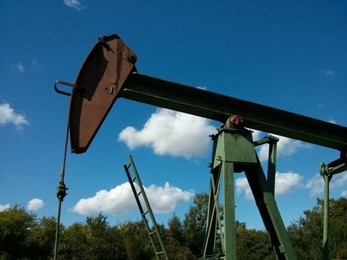 Prezzo petrolio: Opec decide di non decide ma quotazioni reggono