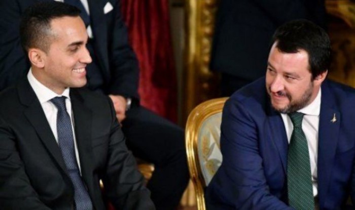 Intesa tra Movimento 5 Stelle e Lega. Il governo va avanti Intesa tra Movimento 5 Stelle e Lega. Il governo va avanti