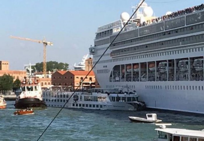 Passa la paura a Venezia, ma la nave ci resta. Crociera annullata e passeggeri rimborsati Passa la paura a Venezia, ma la nave ci resta. Crociera annullata e passeggeri rimborsati