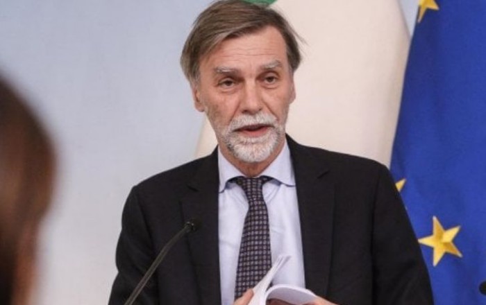 Si tratta di crisi di governo. Dall'opposizione chiedono che Conte riferisca in Parlamento Si tratta di crisi di governo. Dall'opposizione chiedono che Conte riferisca in Parlamento