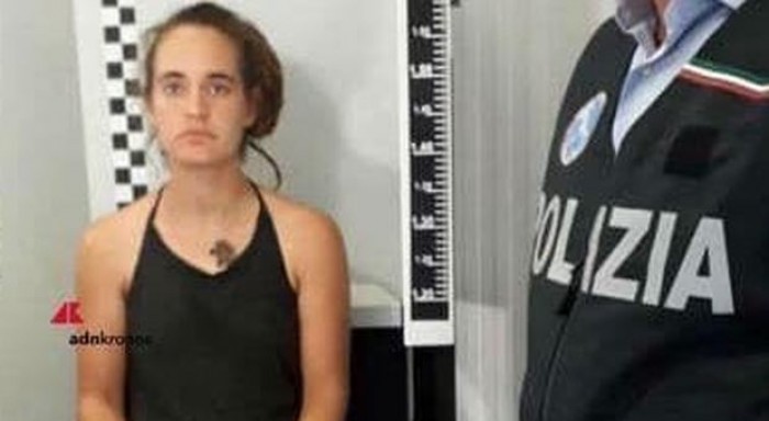 Carola Rackete arrestata, ma la raccolta fondi va a gonfie vele. Nel web spunta la sua foto segnaletica Carola Rackete arrestata, ma la raccolta fondi va a gonfie vele. Nel web spunta la sua foto segnaletica