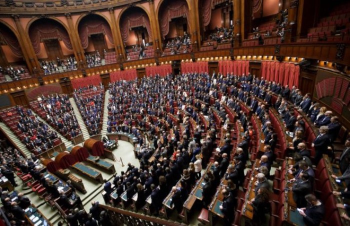 Il decreto sicurezza bis passa alla Camera. Fico lascia l'Aula, 17 grillini non votano Il decreto sicurezza bis passa alla Camera. Fico lascia l'Aula, 17 grillini non votano