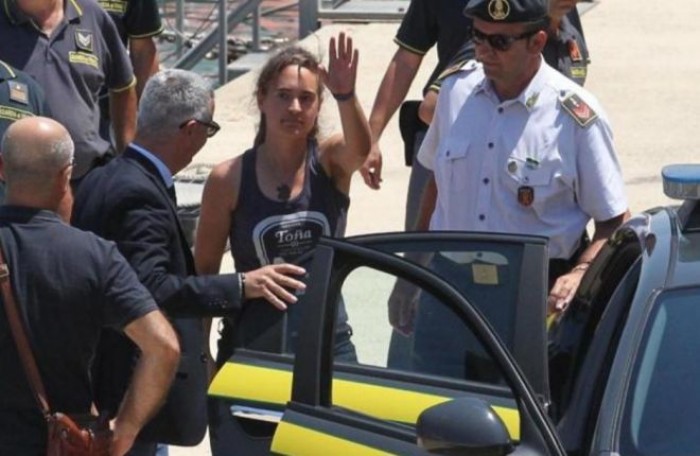 Sea Watch, Carola Rackete assolta dalla Gip. Il decreto sicurezza non si può applicare Sea Watch, Carola Rackete assolta dalla Gip. Il decreto sicurezza non si può applicare